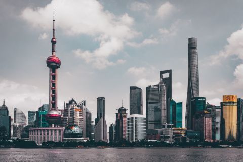 Torre de la Perla Oriental en Shanghai durante el día