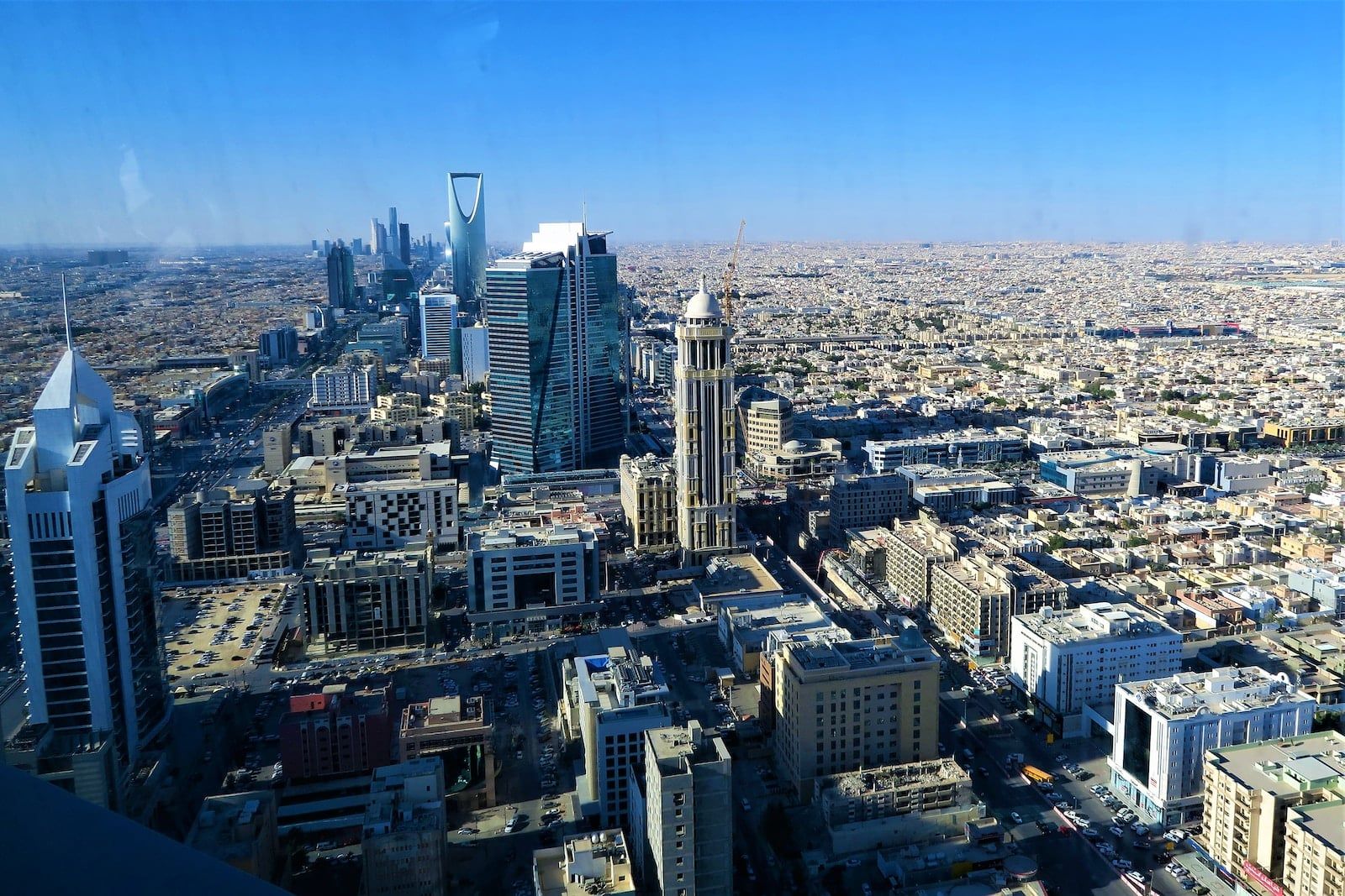 Khung cảnh thành phố nhìn từ đỉnh tòa nhà