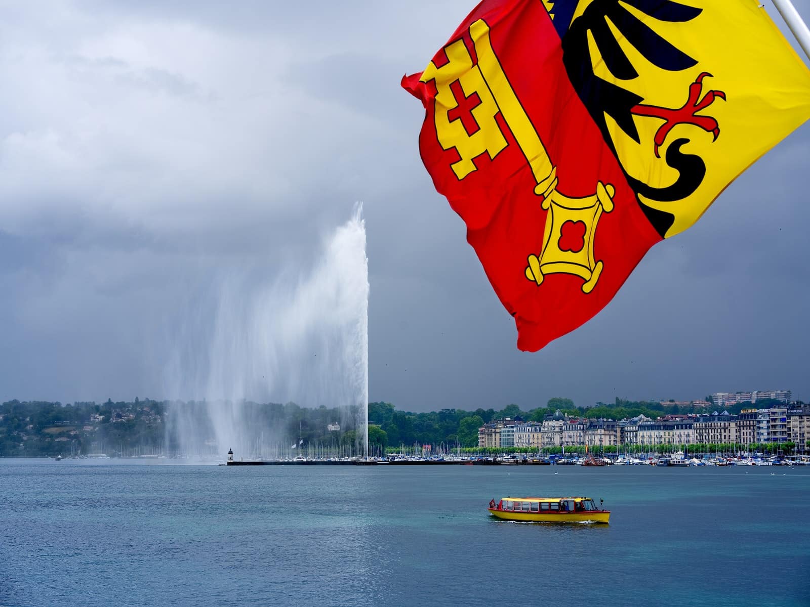 Photo by Xavier von Erlach Geneve Lac