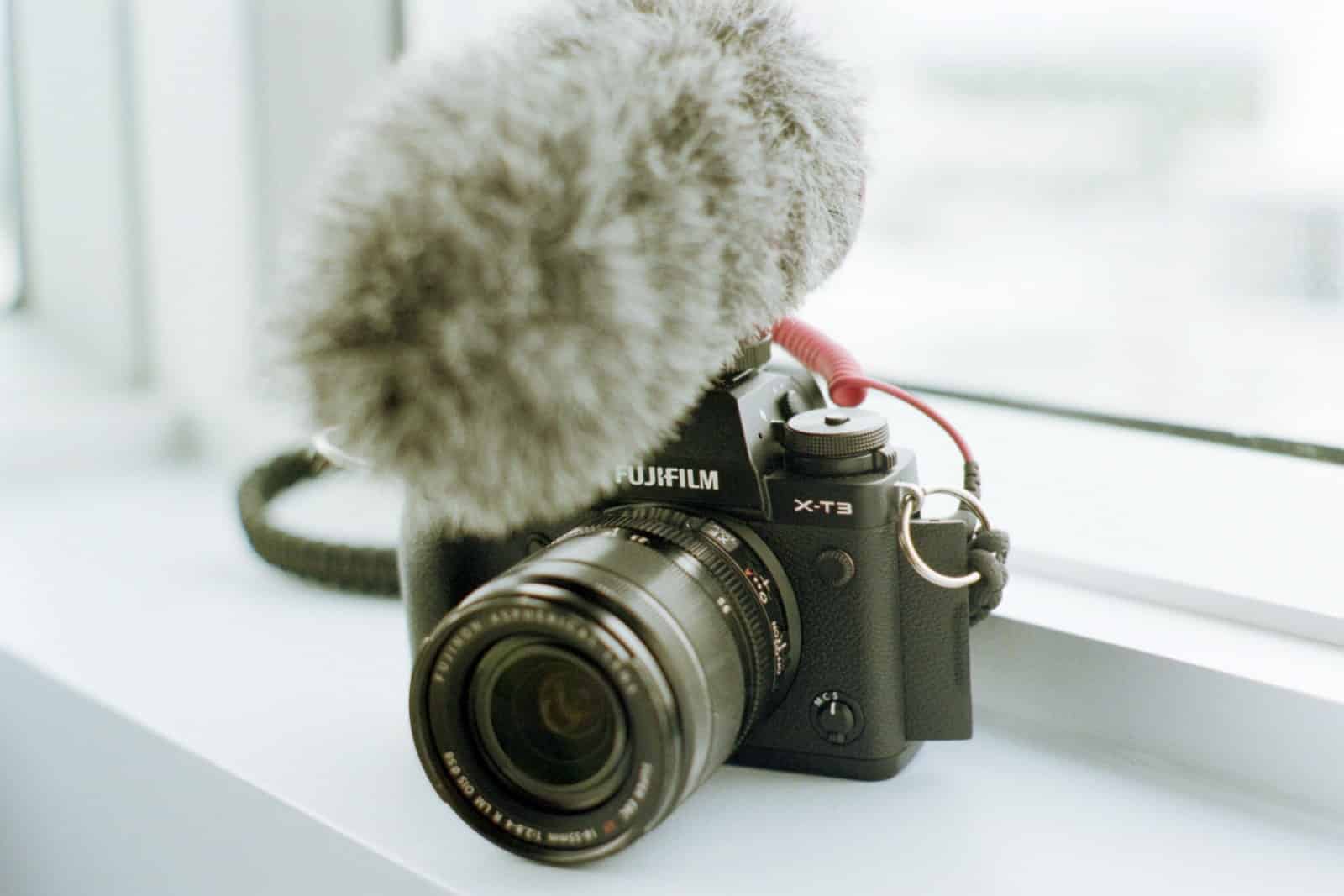 黒い富士フイルムX-T3カメラ