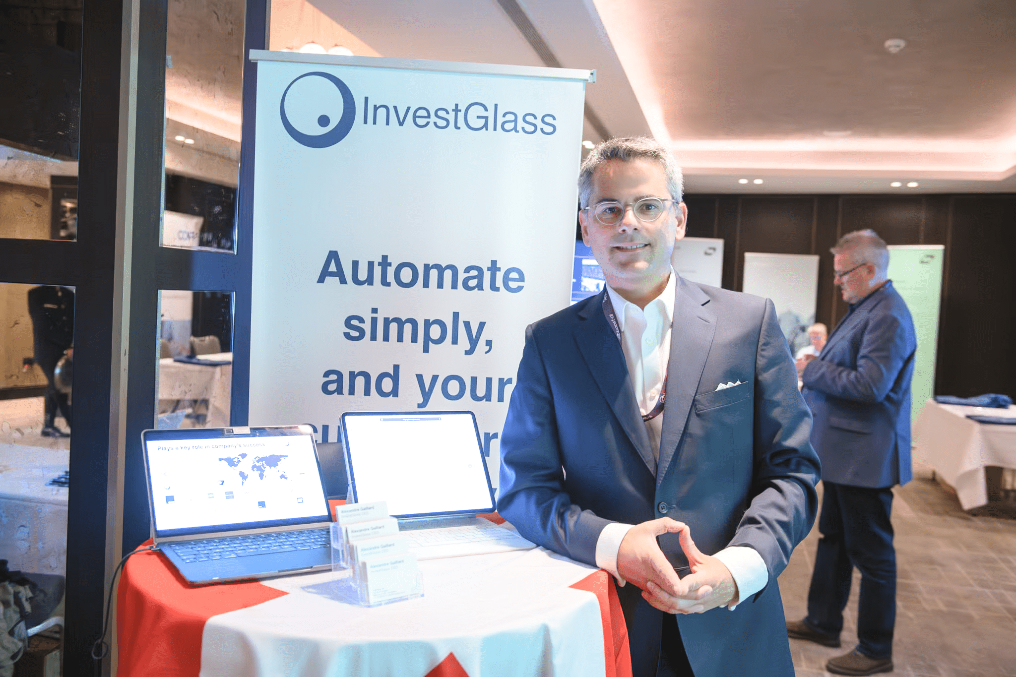 アレクサンドル・ガイヤールと彼のチームInvestGlassで銀行を作る