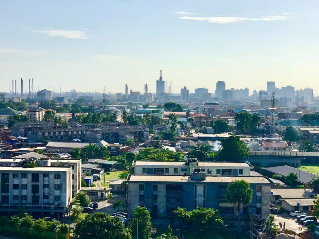 Nhìn từ trên không của các tòa nhà thành phố vào ban ngày