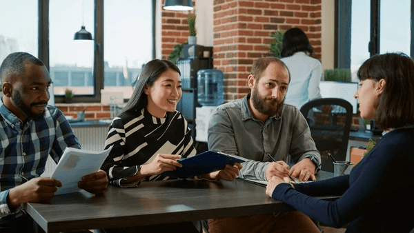 Como reduzir o trabalho manual dos consultores financeiros